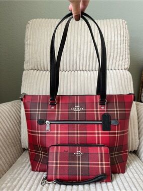 Coach Gallery Tote & Matching Corner Zip Wristlet Set-Red Tartan Plaid♥️🎄🤶☃️❄️🎁